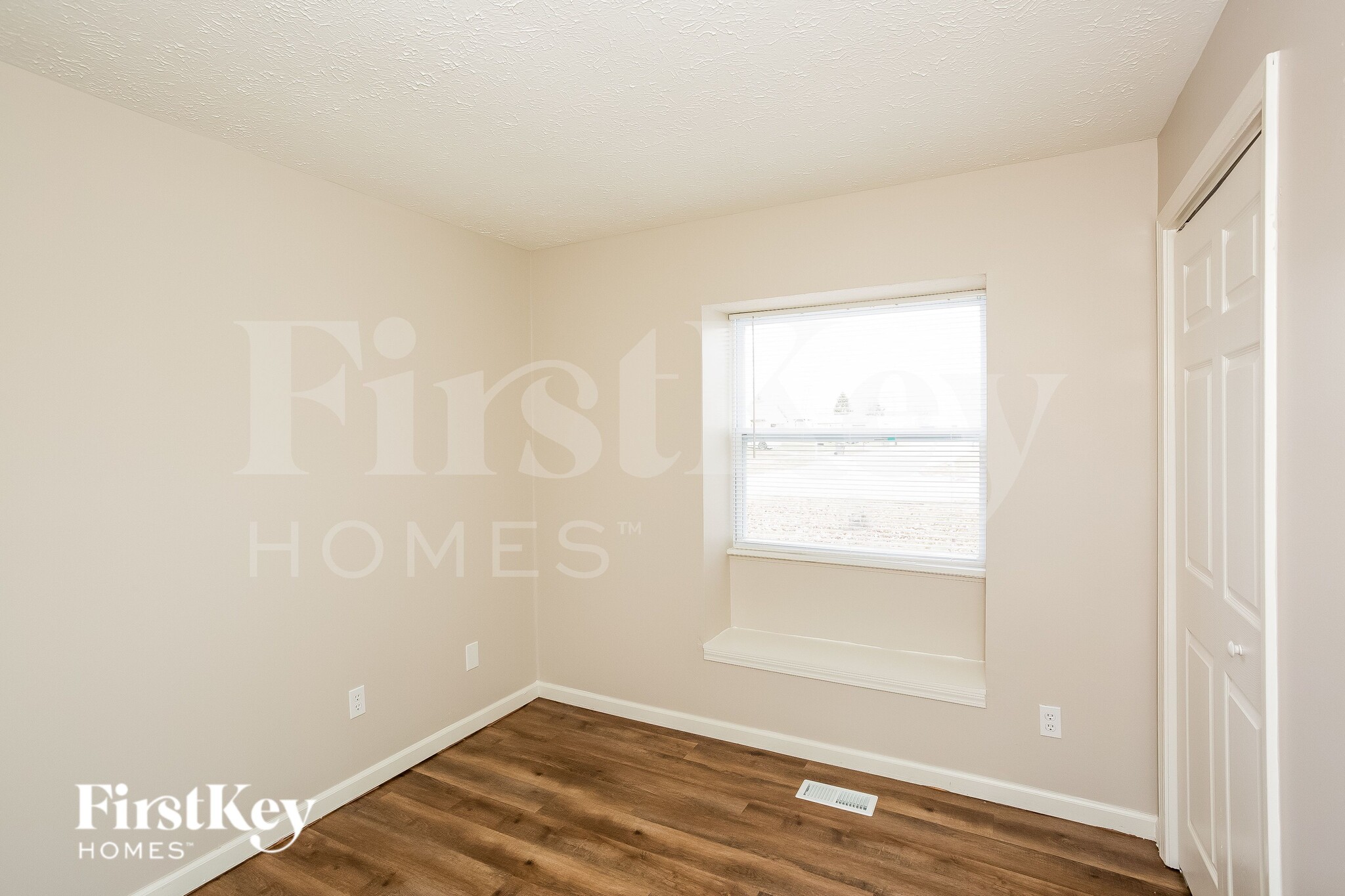 Building Photo - 5893 Beau Jardin Dr