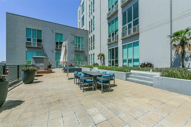 Building Photo - 2000 Bagby St