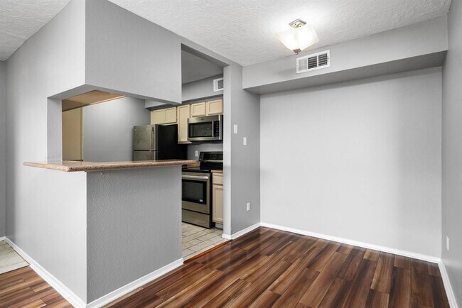 Building Photo - 10555 Turtlewood Ct