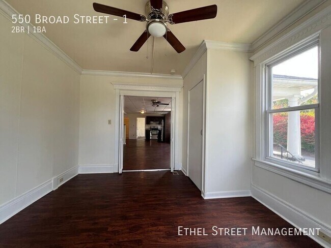 Building Photo - 550 Broad St