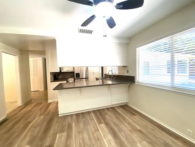 Building Photo - Pleasanton Single Story House 4 bed/2 bath, Downtown next to Amador Valley High! Great Location