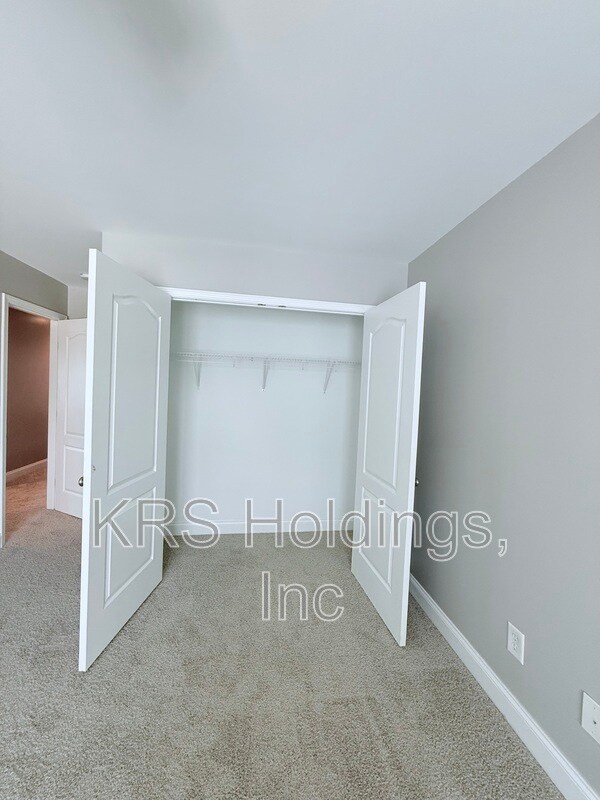 Building Photo - 5810 Spring Glen Lane