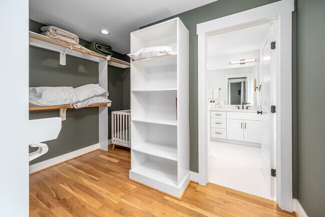 Building Photo - 2019 James St