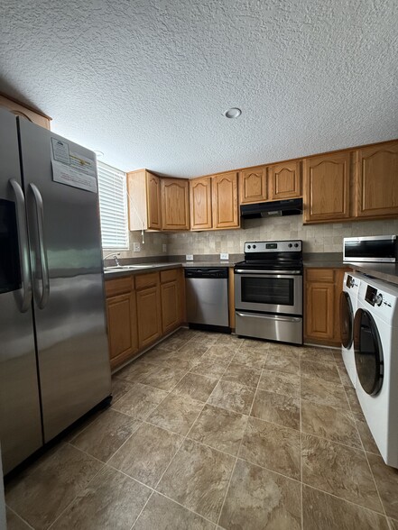 Kitchen - 5201 Atlantic Blvd