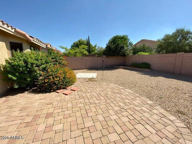 Building Photo - 2127 W Maya Way