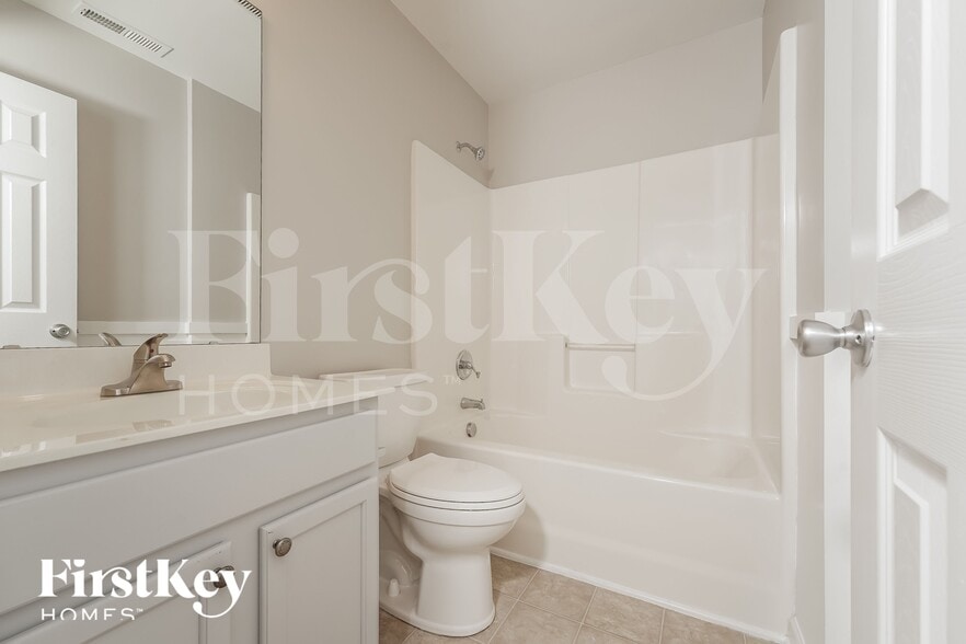 Building Photo - 1915 Rockycreek Ln