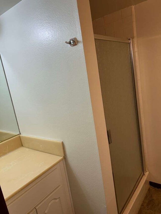 Upstairs Master Bedroom Ensuite Bathroom3 - 1328 9th St