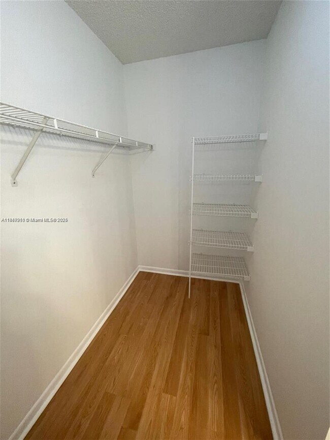 Building Photo - 4541 Carambola Cir S
