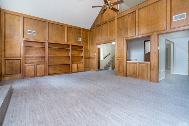 Building Photo - 8330 Silver Shadows Ln