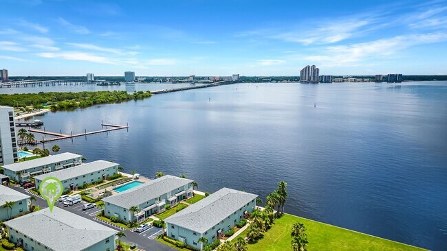 Building Photo - Palms at Waters Edge 3336-J8