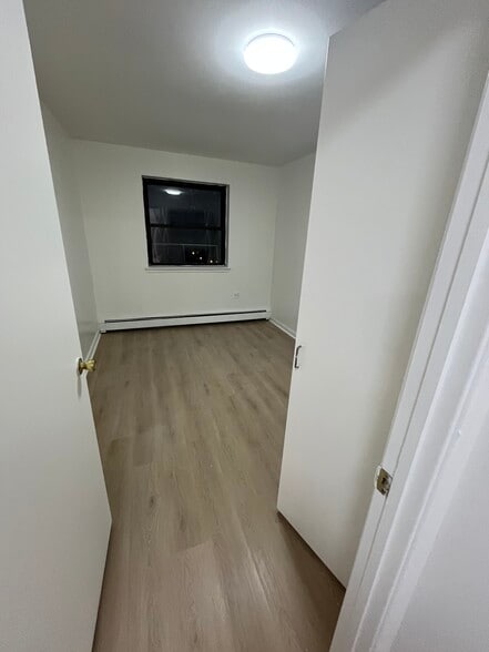 Building Photo - 929 Gates Ave