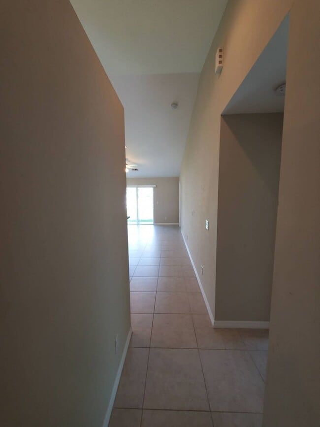 Building Photo - Duplex for rent