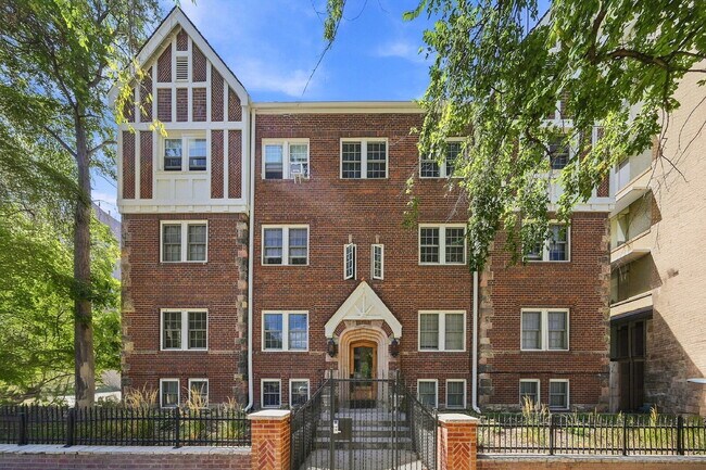 Building Photo - 1,795.95, 2-bedroom, 1-bathroom Updated in Great Denver Location!