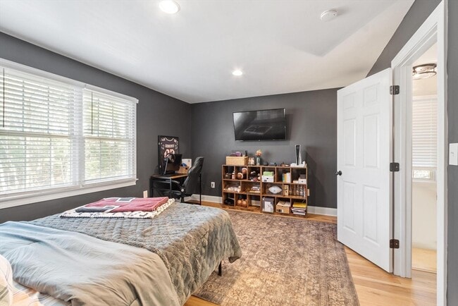 Building Photo - 270 Littleton Rd