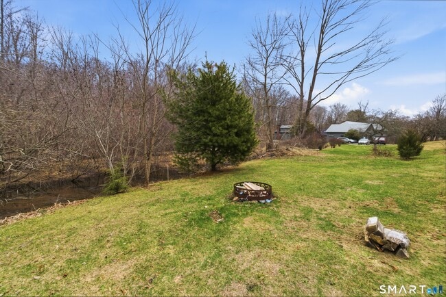 Building Photo - 96 W Main St