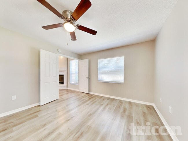 Building Photo - 528 Little Lake Ct