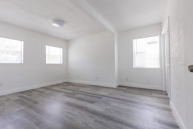 Building Photo - 6906 N Lynn Ave