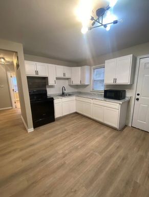 Building Photo - 829 Carson Rd