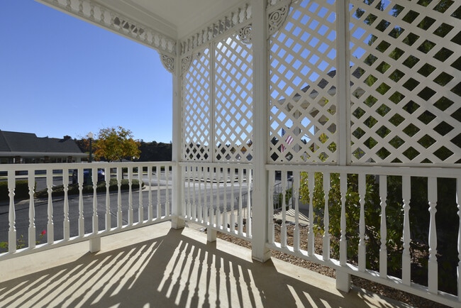 Building Photo - Home for rent in active 55+ community!