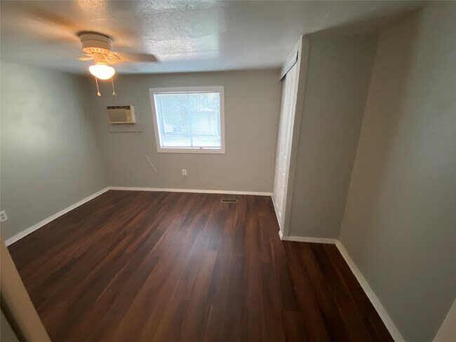 Building Photo - 109 Birchwood Dr