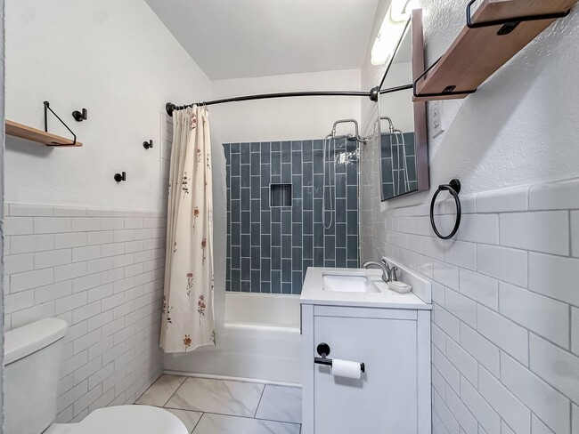 Building Photo - Beautiful, updated 3 bedroom home for rent!