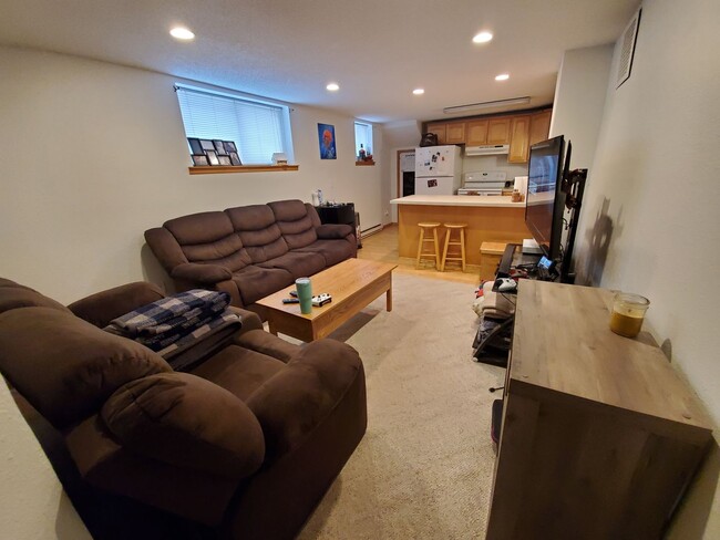 Building Photo - 1106 E Ave C