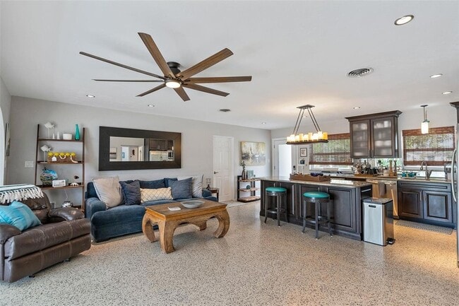 Building Photo - 9298 Sun Isle Dr NE