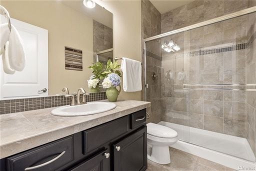 Building Photo - BACK ON MARKET! Spacious Spirit Ridge Home...