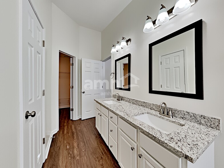 Building Photo - 2123 Yarbrough Way