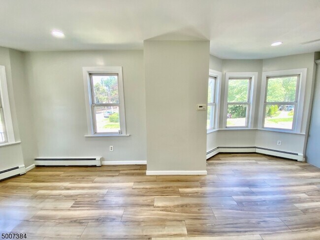 Building Photo - 79 Spruce St