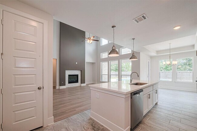 Building Photo - 23649 Silver Palm Trl