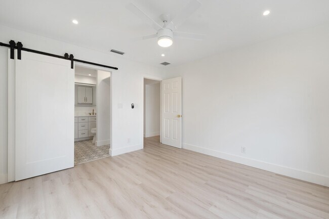 Building Photo - 514 52nd St