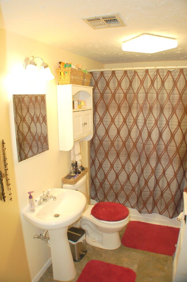 Building Photo - Move In Special! 50% Off First Months Rent