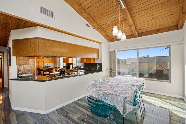 Building Photo - Mandalay Shores Beach| Home on Mandalay Be...