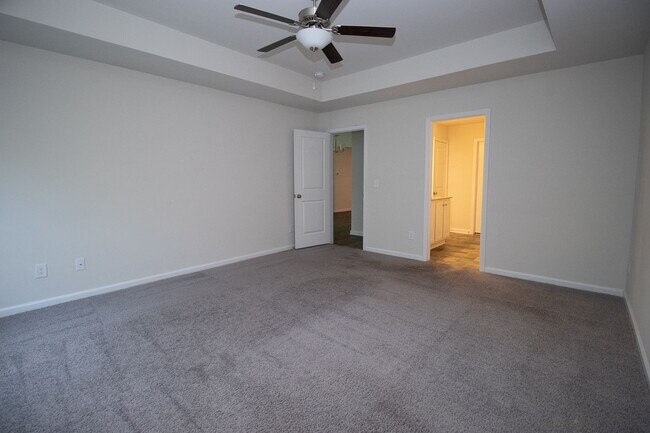 Building Photo - Gorgeous 3 Bedroom, 2 Bath - Available Mid...