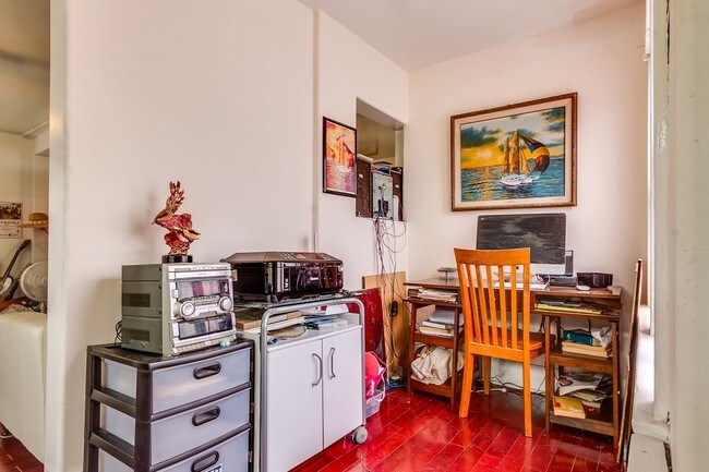 Office or small 3rd Bedroom - 201 E Eagle St