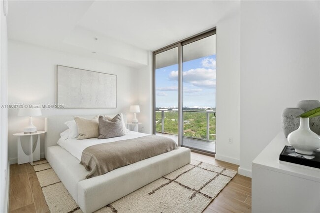 Building Photo - 2678 Tigertail Ave