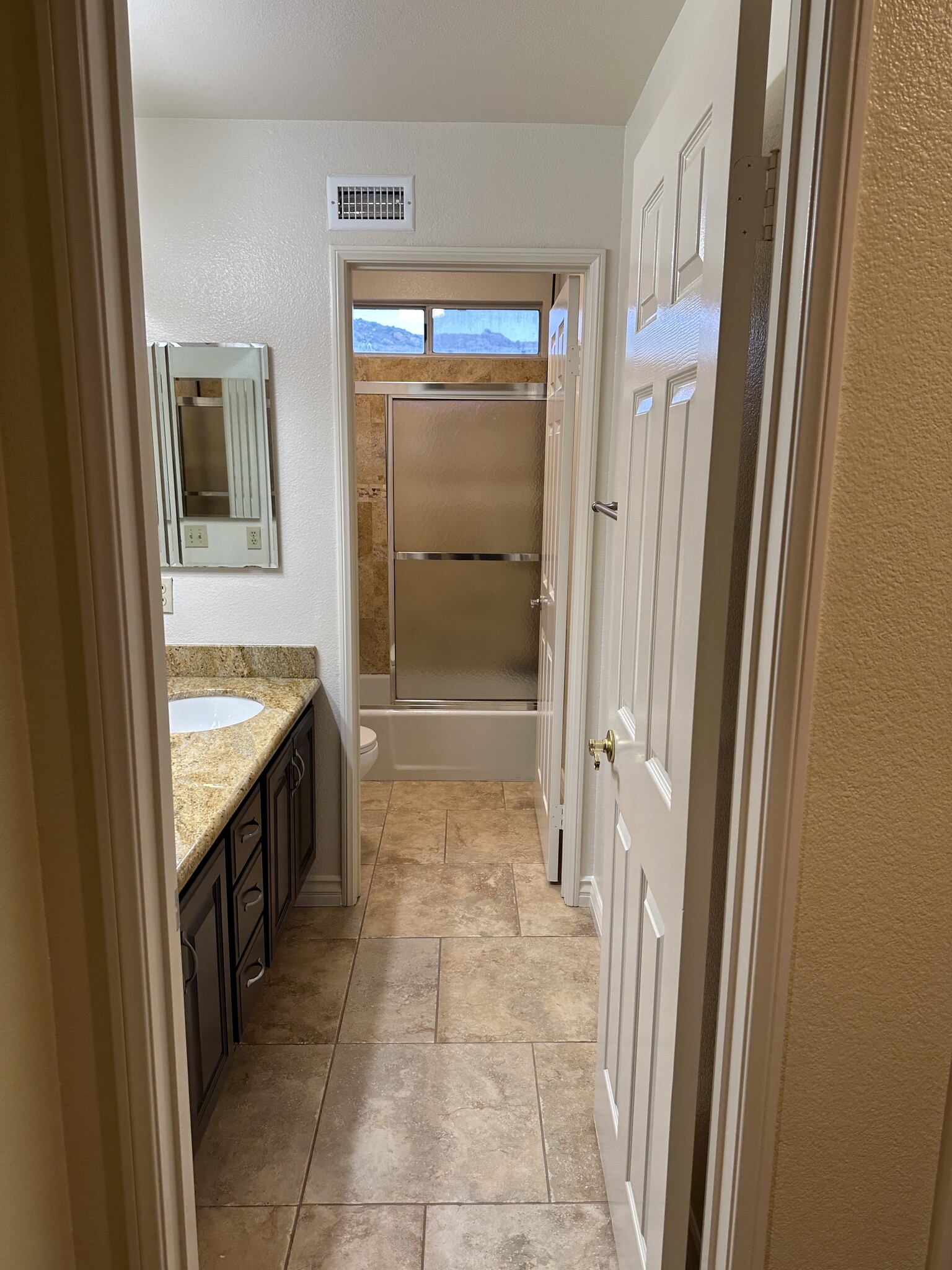 Building Photo - 15400 Zaharias St