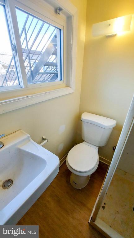 Building Photo - 228 Manor Cir