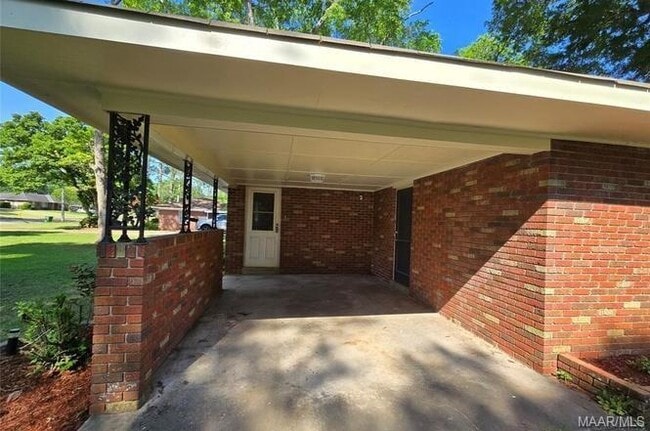 Building Photo - 2786 Crestview Ave
