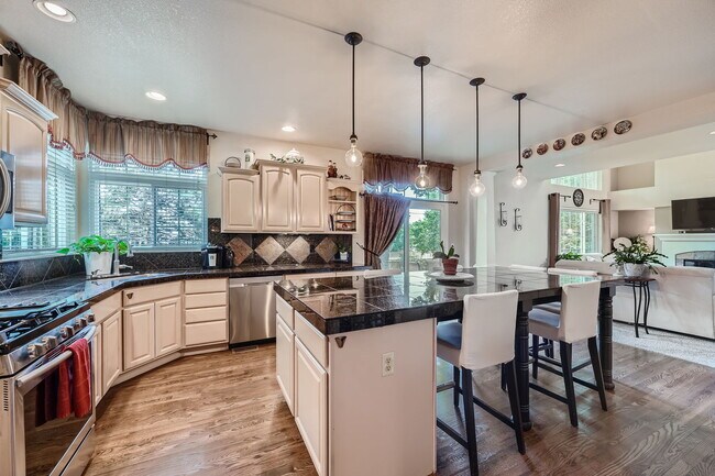 Building Photo - 16352 Parkside Dr