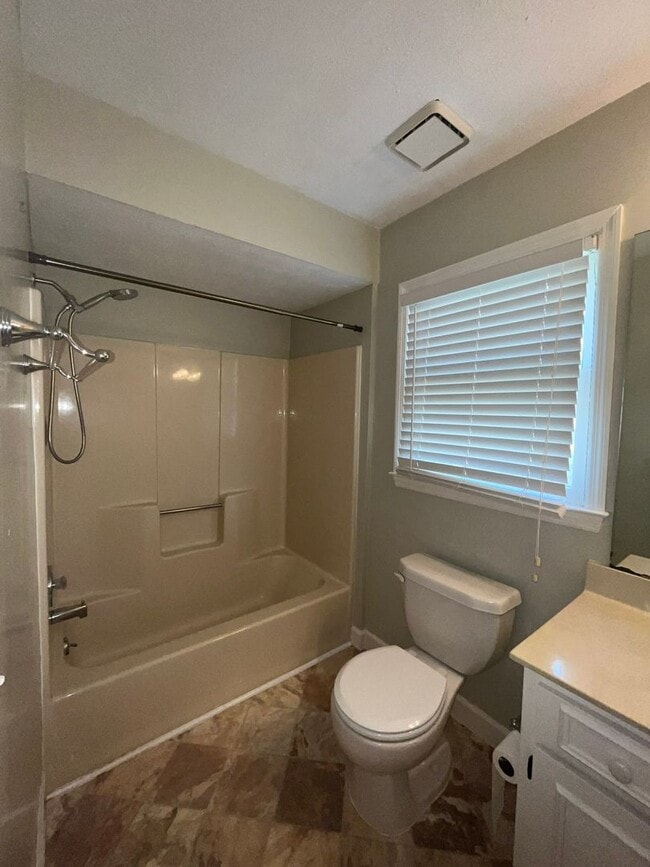 Building Photo - Your Dream Home is Waiting for You! Yardwo...