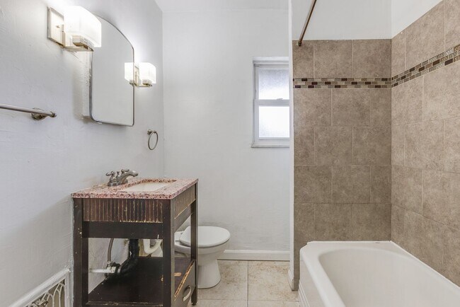 Building Photo - 2120 Salisbury St