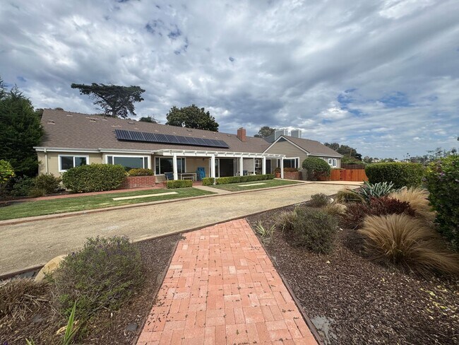 Building Photo - Gorgeous Hillside Ventura Home with Ocean ...