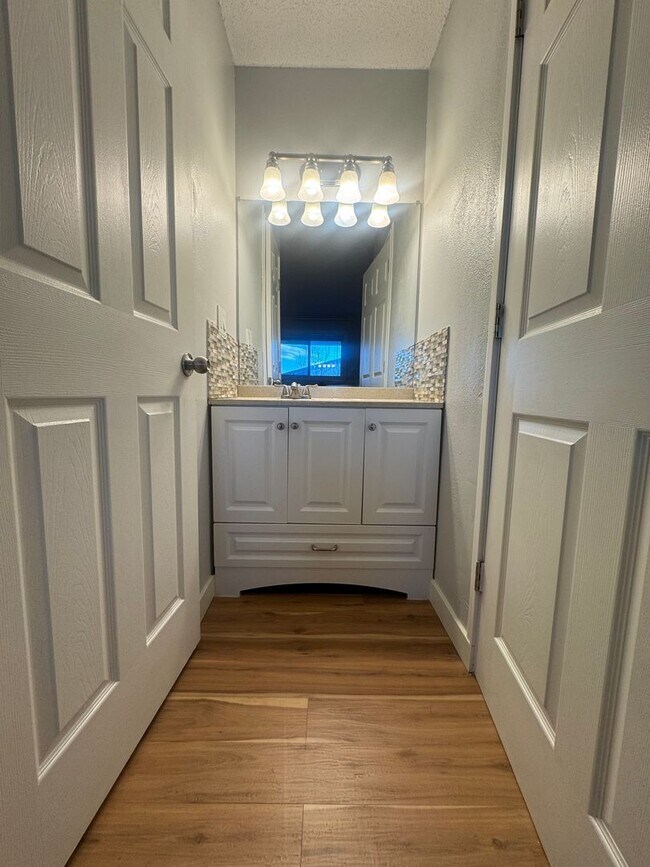 Building Photo - Cozy 1 Bedroom / 1 Bath Condo/DECEMBER MOVE IN SPECIAL