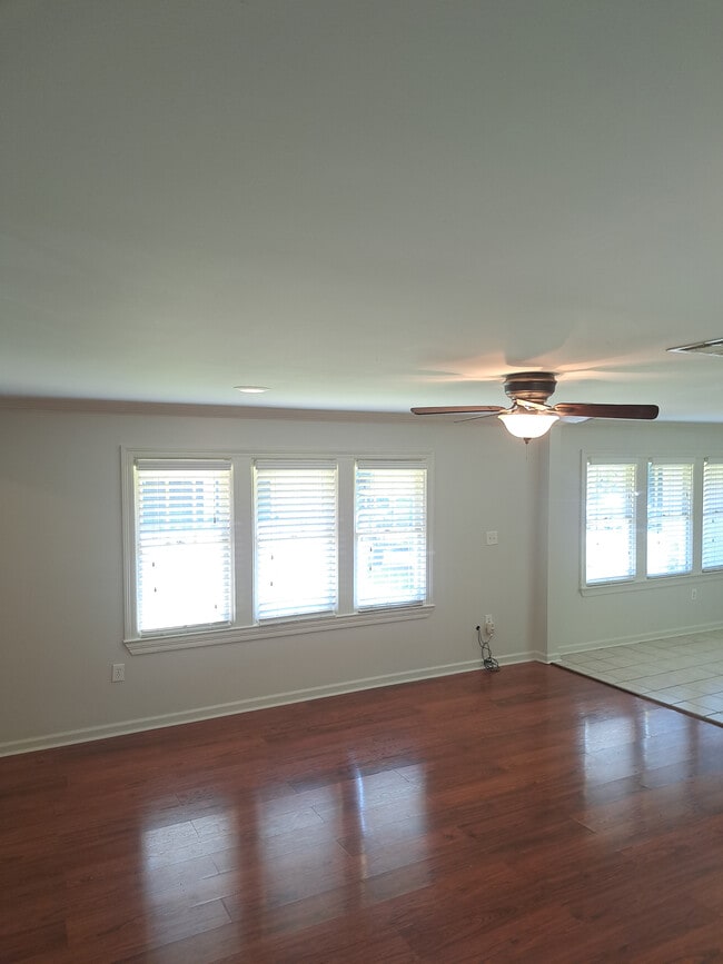 Building Photo - 902 Oaklawn Ave