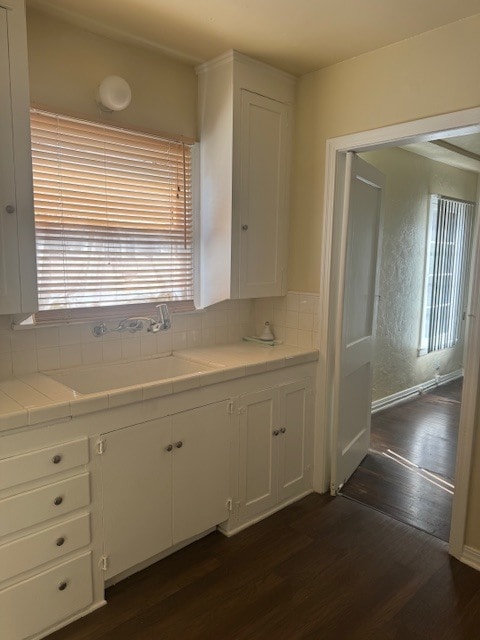 Kitchen - 11029 Hesby St