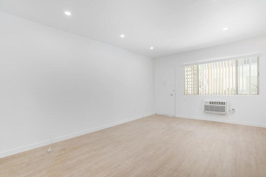 Building Photo - 323 E Chestnut St