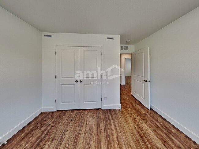 Building Photo - 10144 W Oleta Ave