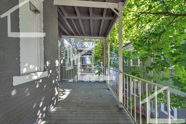 Building Photo - 44 Brackett St